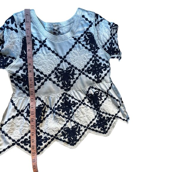 Kindred Anthropologie Embroidered Top Large White Navy Floral Cottage Blouse - Picture 10 of 10